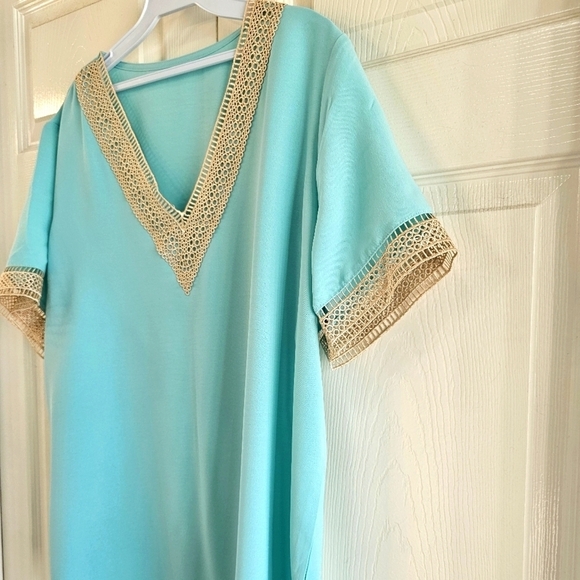 NWOT Amazon Aqua V Neck Short Sleeved Top w Crotchet on Neck & Sleeves - Picture 5 of 9